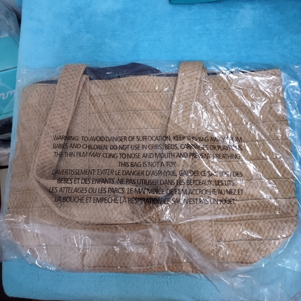 NEW IN PACKAGE DRAPER JAMES Straw Bag with Floral Scarf - Picture 3 of 9